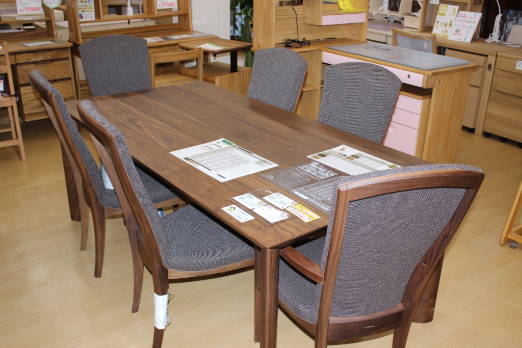 食堂テーブル＋椅子（ウォールナットナチュラル）